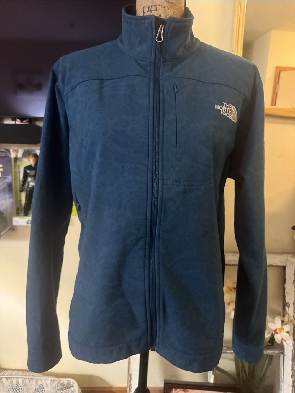 EUC THE NORTH FACE two toned turquoise jacket with paisley decor. Woman’s Large.